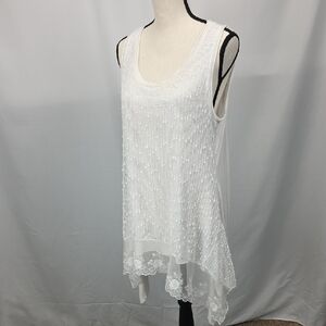 Cupio White Sleeveless Tunic with Lace Hem